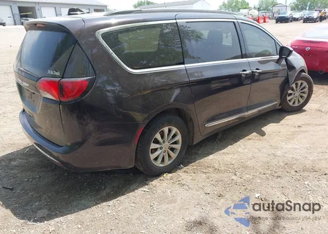 2017 Chrysler Pacifica Touring-L z USA, uszkodzony, nr VIN 2C4RC1BG7HR527307